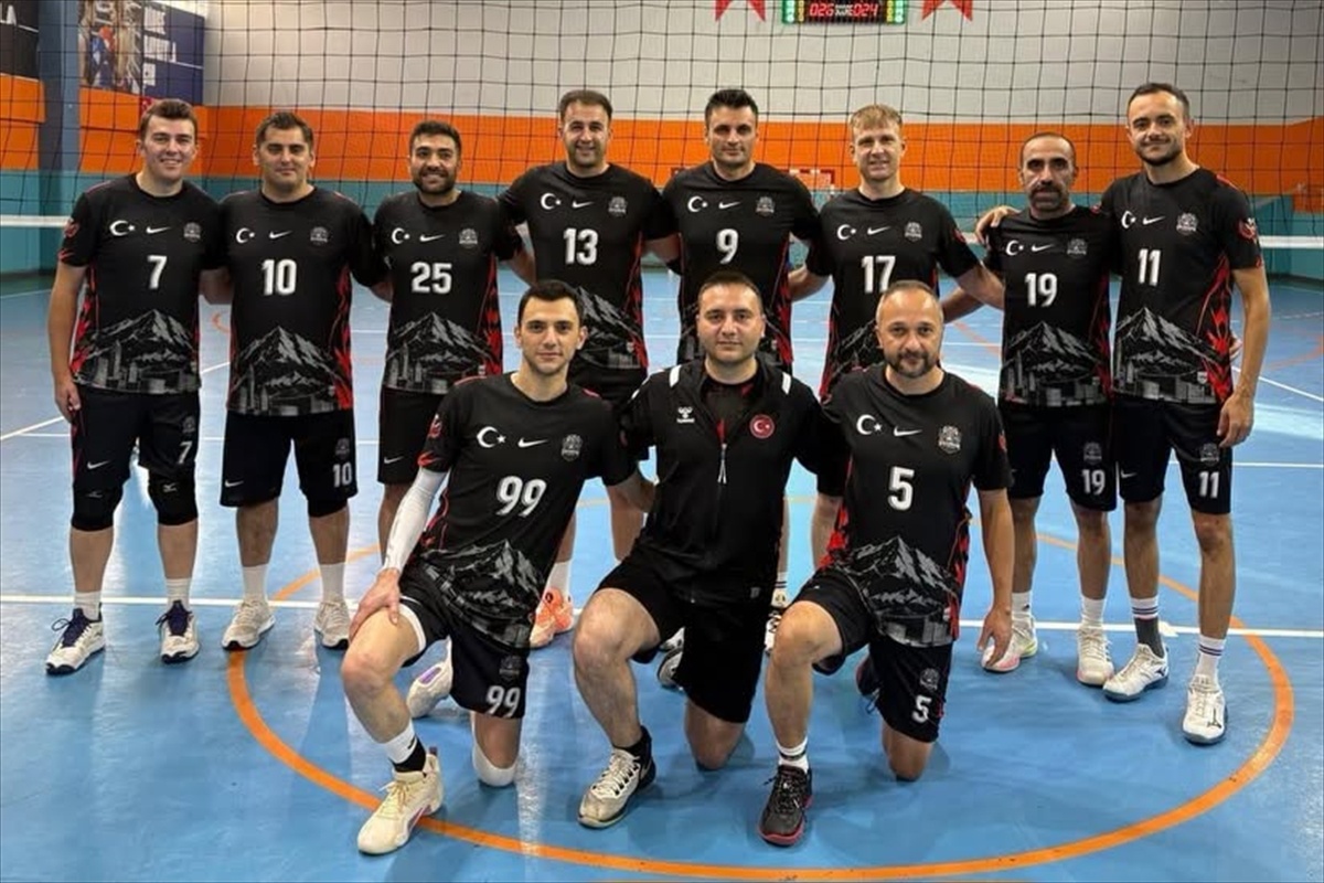 Erzurum'da 4. Kamu Spor Oyunları voleybolunda Emniyet Müdürlüğü takımı şampiyon oldu