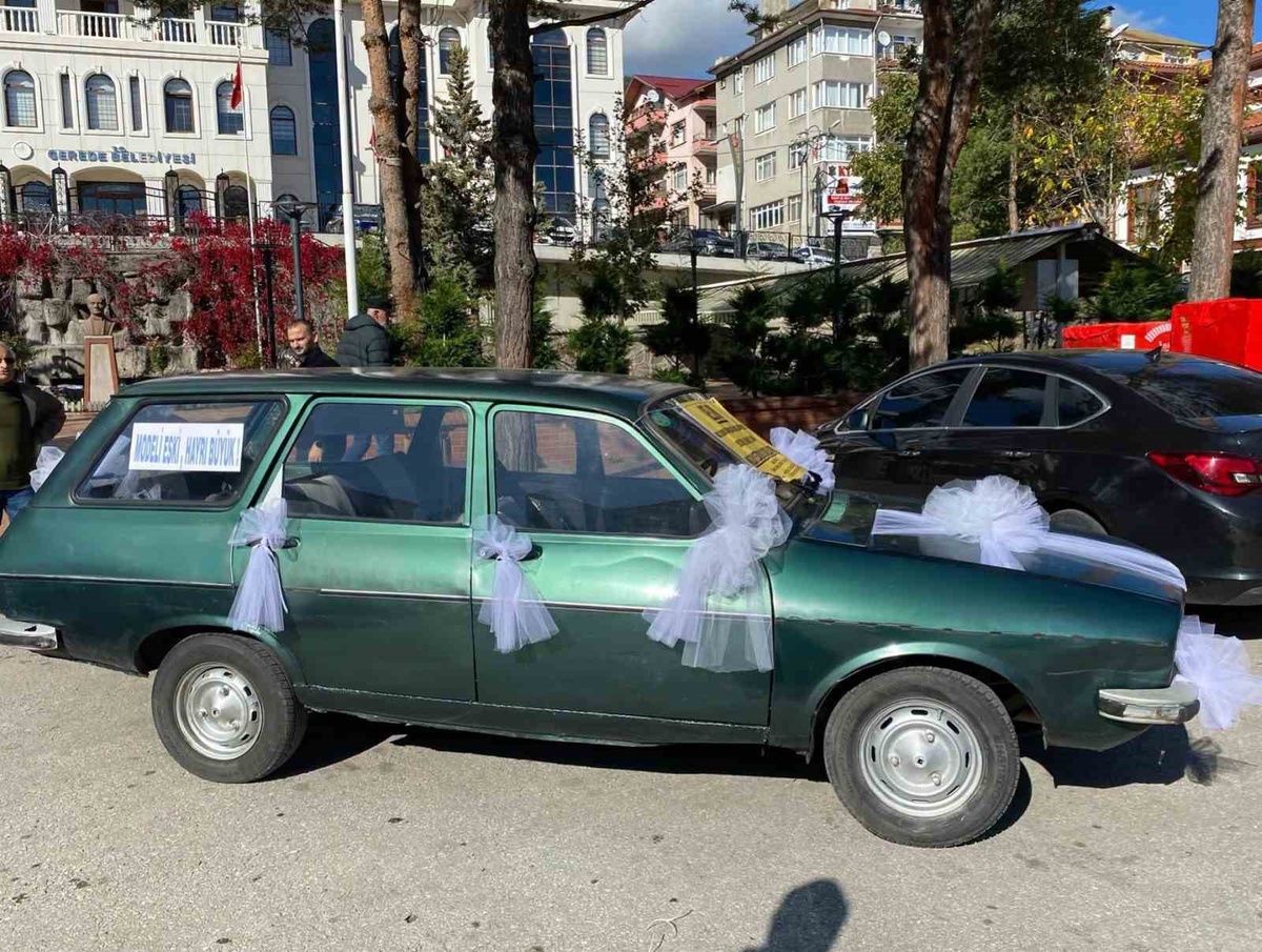 Gerede'de hayırsever, Hacı Sadık Camii inşaatına 1982 model aracını bağışladı
