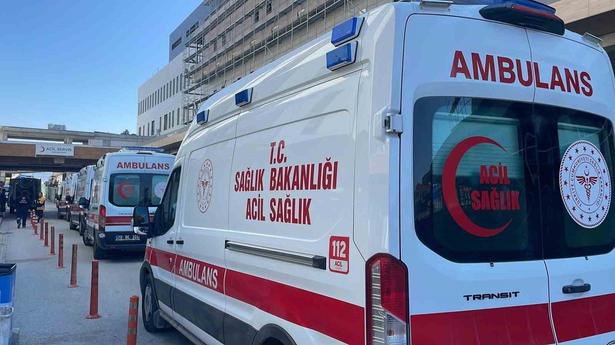 Karaman Bostanözü'nde zeytin işçilerini taşıyan patpat devrildi, 8 kişi yaralandı
