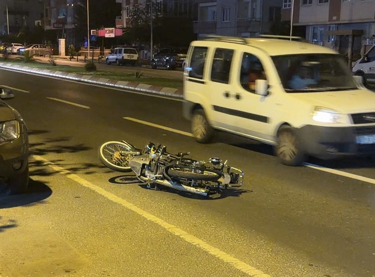 Lüleburgaz'da yaşlı kadına çarpan genç motosikletli hastanede öldü