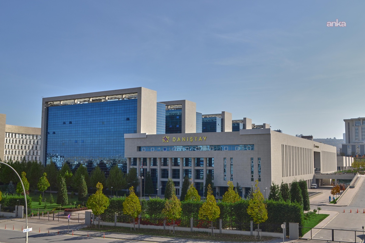 Danıştay, doktoralı diş hekimlerine uzmanlık belgesi kararının yürütmesini durdurdu