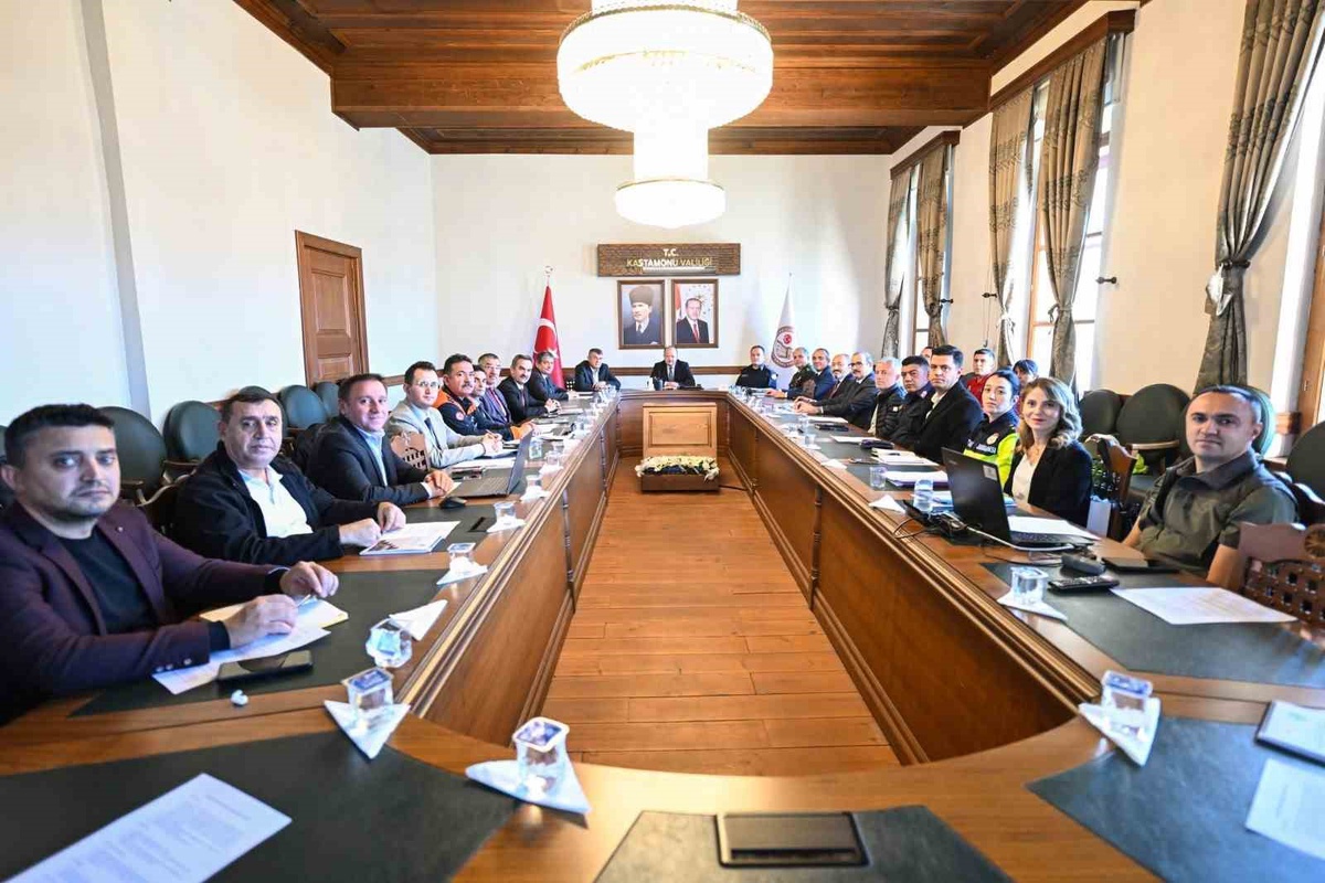 Ilgaz Dağı kayak sezonu hazırlıkları Kastamonu Valisi Dallı başkanlığında görüşüldü