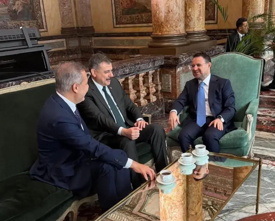 Bakanlar Hakan Fidan, Akın Gürlek ve Mustafa Çiftçi Brüksel’de kahve molasında buluştu