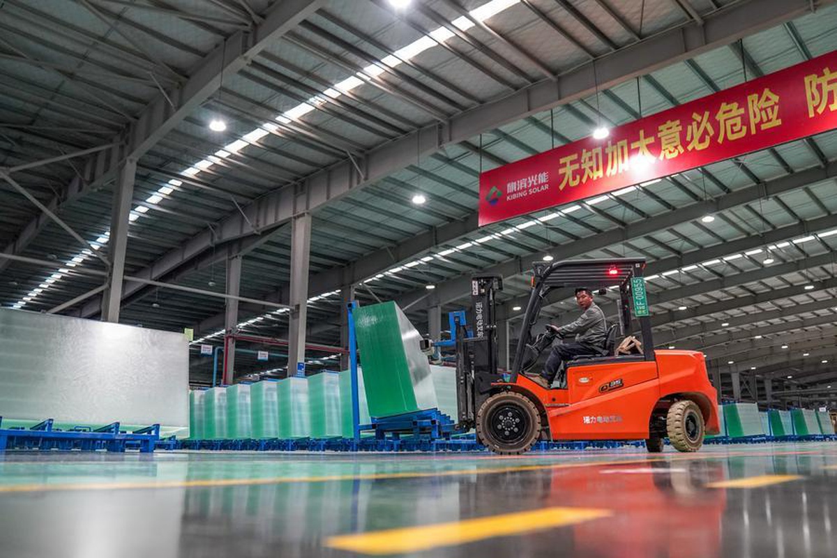 Yunnan'daki Zhaotong kenti silisyumla fotovoltaik cam üretiminde öne çıkıyor