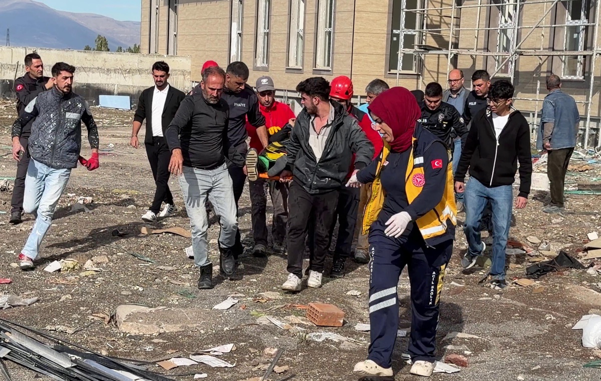 Erzurum'da asansör kurarken 2. kattan eksi 2. kata düşen Mehmet Kurt ağır yaralandı