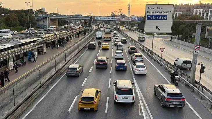 İstanbul'da akşam saatlerinde trafik kilit! Yoğunluk yüzde 83'e çıktı