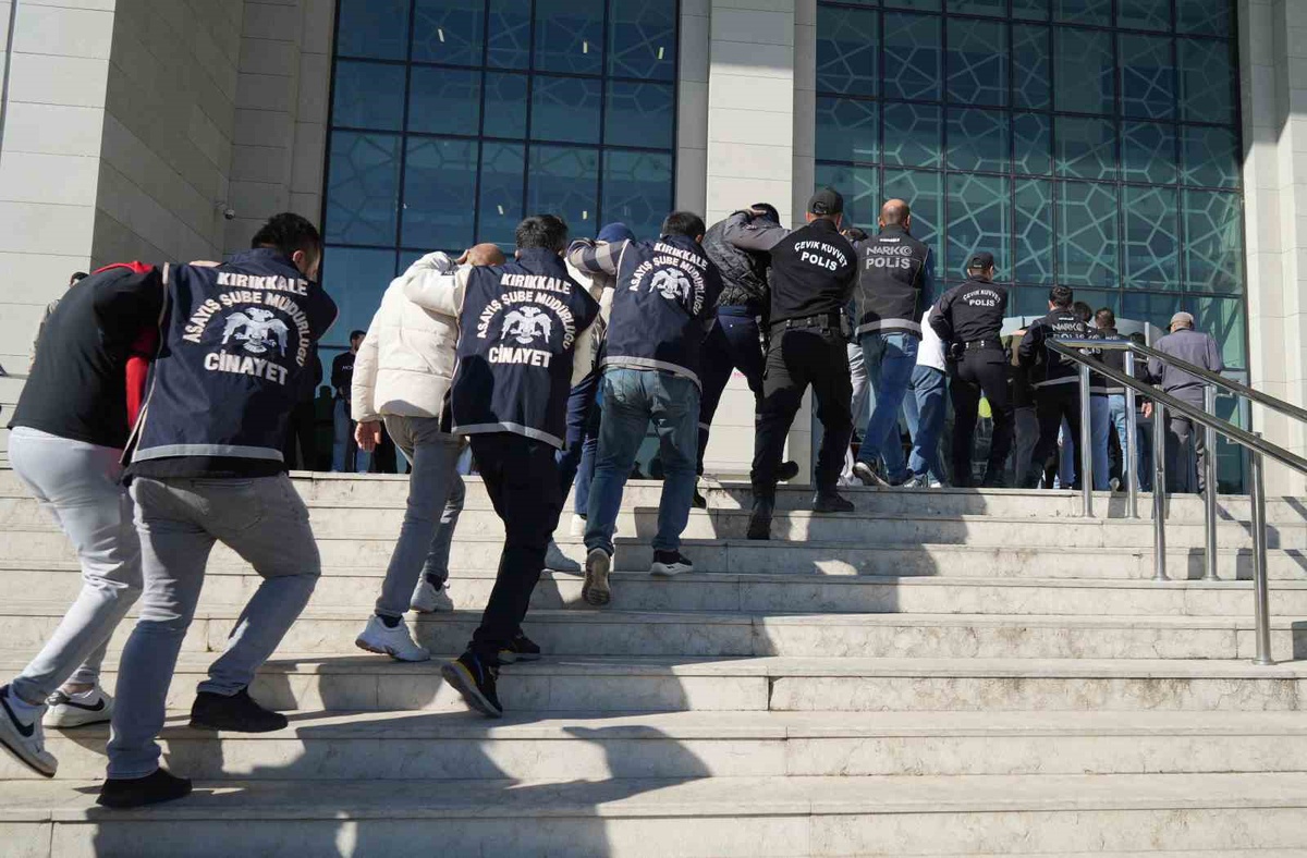 Kırıkkale'de fuhuş ve uyuşturucu iddialarına yönelik operasyonda 35 kişi gözaltına alındı