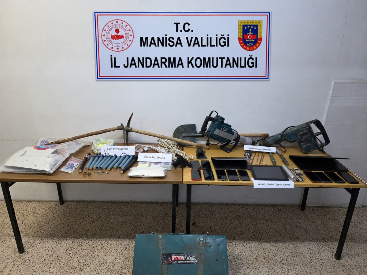 Manisa Gördes'te define için patlayıcıyla kaçak kazı yapan 8 şüpheli yakalandı