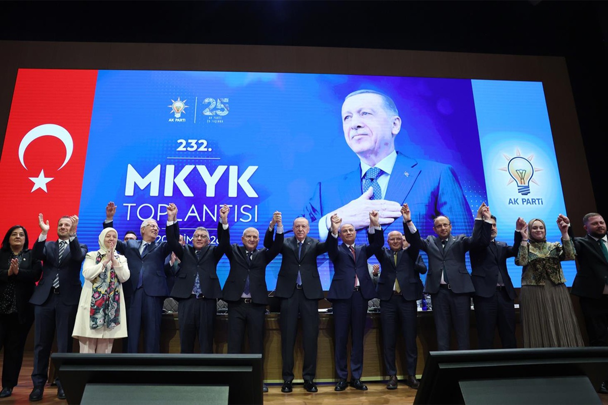AK Parti rozetini takan Cemalettin Kani Torun, genel başkan danışmanı oldu