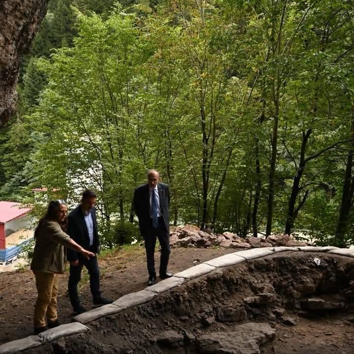 Düzköy Koskarlı Mağarası'ndaki Arkeolojik Kazı Çalışmaları İncelendi