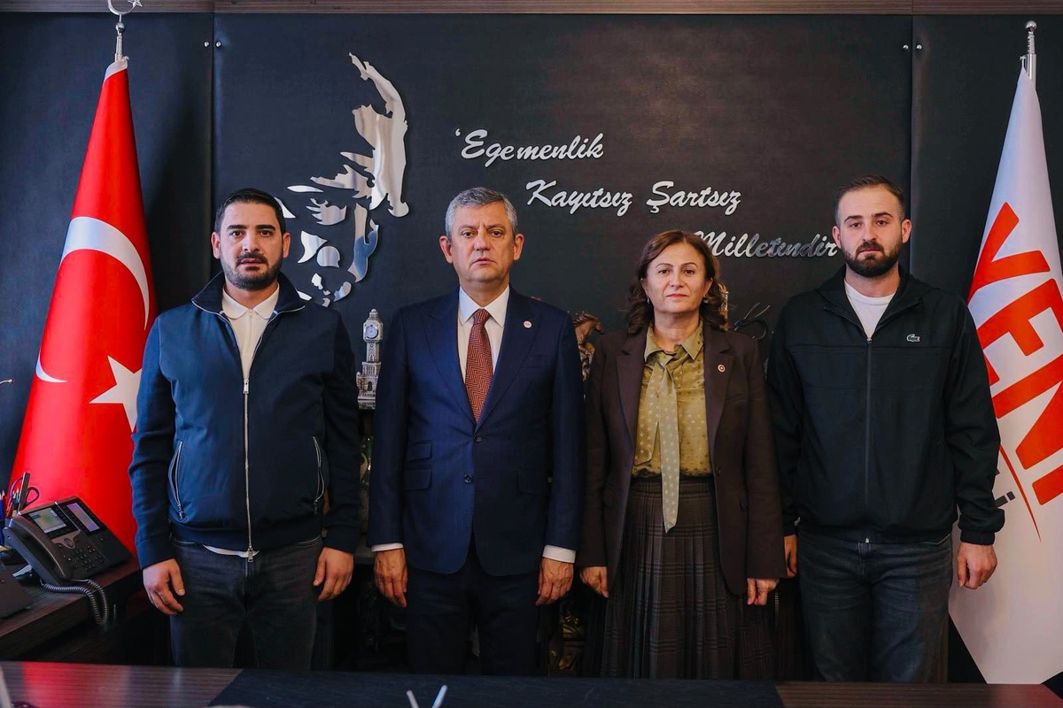 Diyarbakır'da 8 yaşındaki çocuğun ağabeyi ve amcası, Özgür Özel'e eksiklikleri anlattı