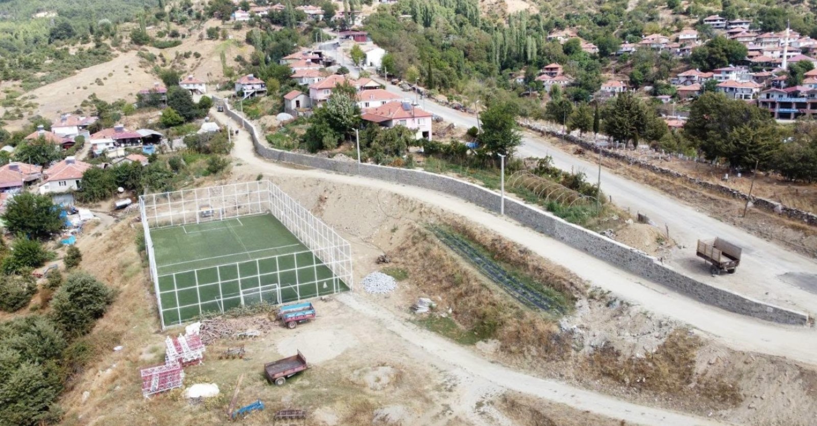 [BELEDIYE · Aydın · Kuyucak] Yukarıyakacık'ta istinat duvarı çalışmaları 26 Eylül 2026 Kuyucak Belediyesi, ilçe genelindeki mahallelerin altyapısını güçlendirmek, ulaşım güvenliğini artırmak ve vatandaşlara daha konforlu yollar sunmak amacıyla yürüttüğü çalışmalarına aralıksız devam edi...