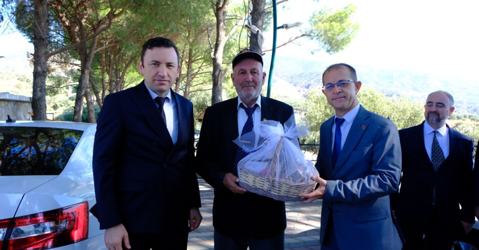 [BELEDIYE · Aydın · Kuyucak] Başkan Doğanca gazileri unutmadı 19 Eylül 2026 Kuyucak’ta 19 Eylül Gaziler Günü dolayısıyla düzenlenen programda gaziler ve aileleri bir araya geldi.19 Eylül Gaziler Günü kapsamında Kuyucak Cumhuriyet Meydanı’nda gerçekleştirilen çelenk koyma töre...