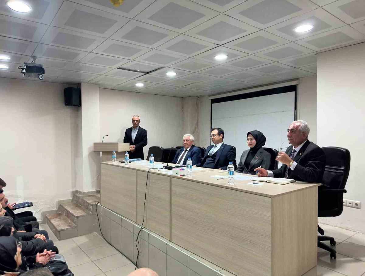 Refahiye'de 2027 köylere hizmet birliği bütçesi Kaymakam başkanlığında görüşüldü