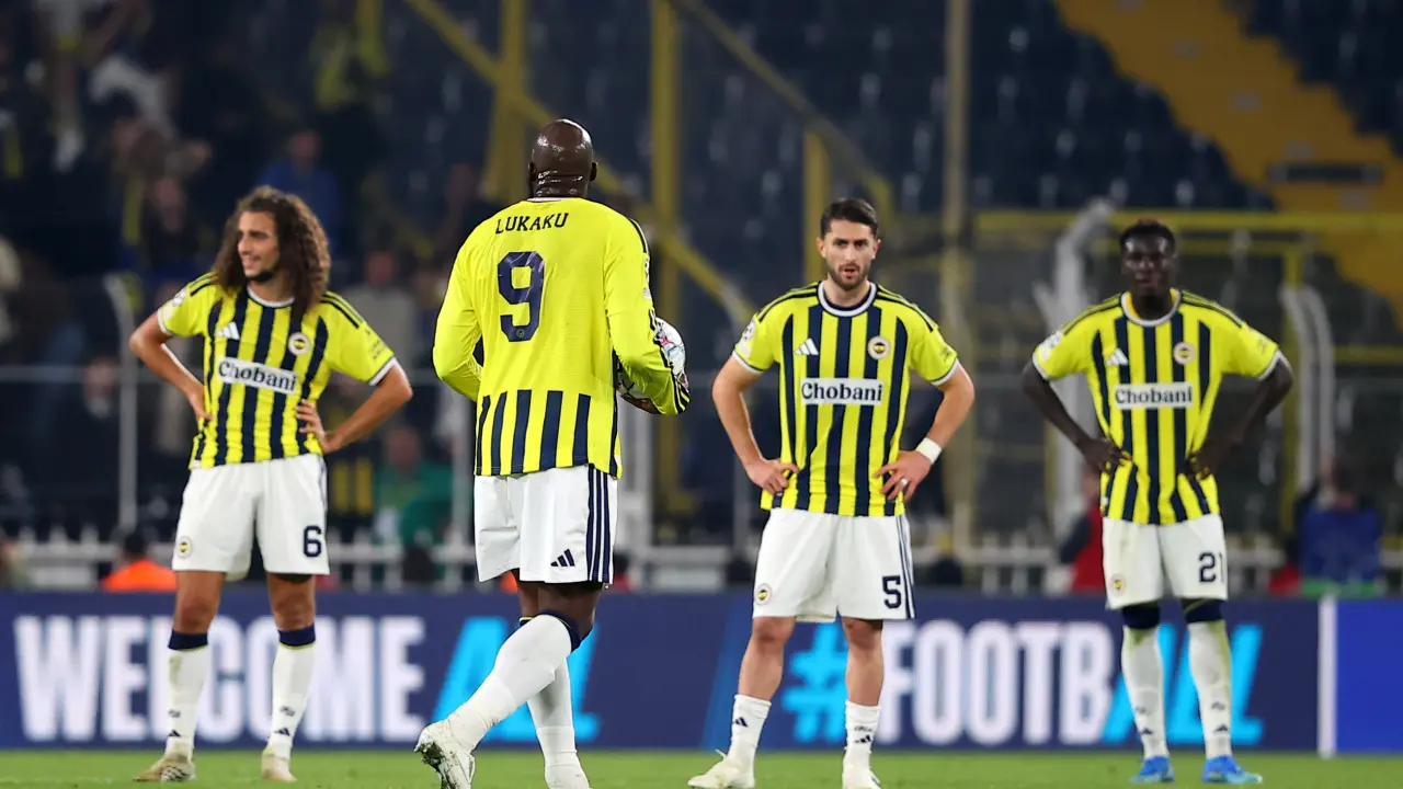 Çek basını Fenerbahçe-Slavia Prag maçını konuşuyor! 'Kung-fu tekmesi'