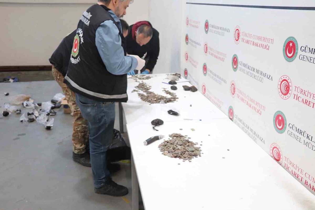 İpsala ve Kapıkule'de 2 operasyonda 7 bin 160 tarihi eser ele geçirildi
