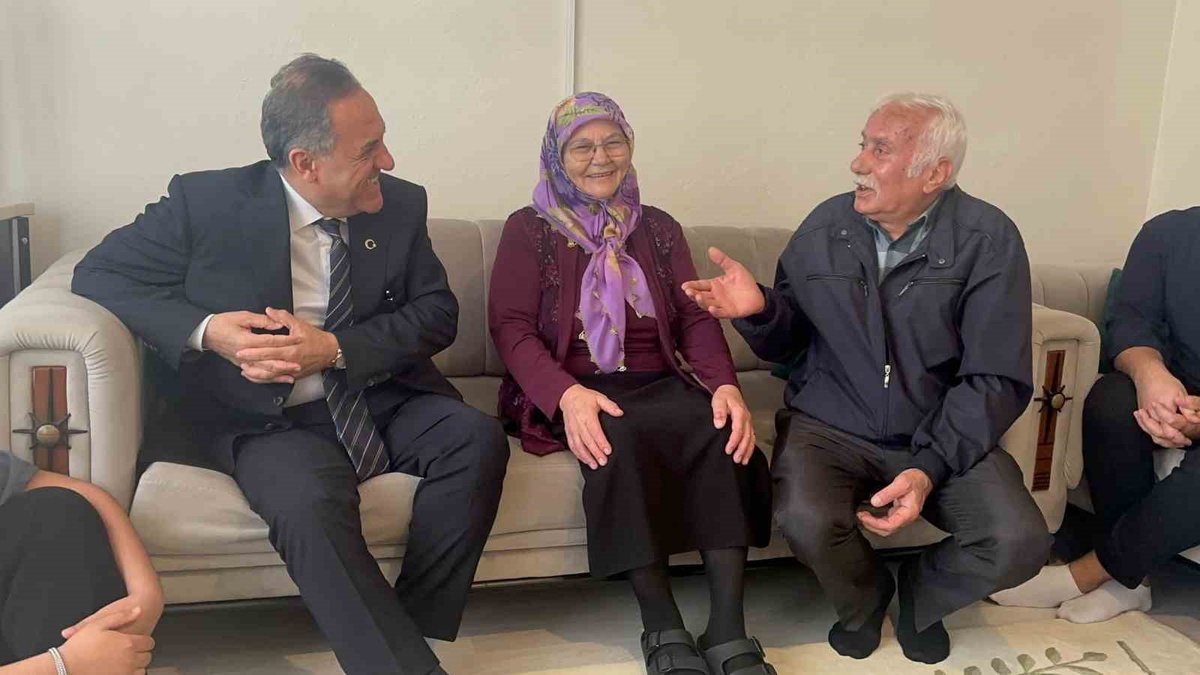 Yalova Valisi Usta, mazgal temizleyen 65 yaşındaki kadına teşekkür etti