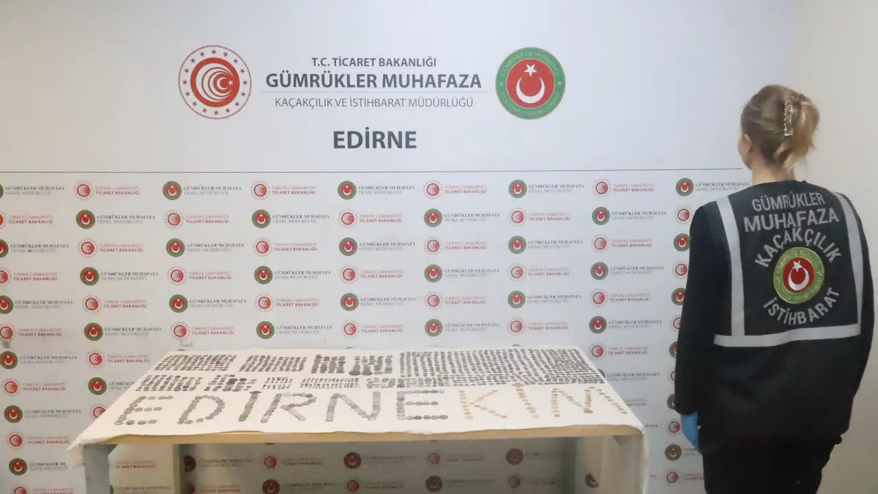 Tarihi eser kaçakçılığına darbe! İki TIR’da 6 bin 910 sikke yakalandı