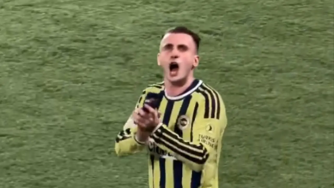 Önce ıslık sonra alkış... Kerem Aktürkoğlu'ndan Fenerbahçe taraftarına olay hareket
