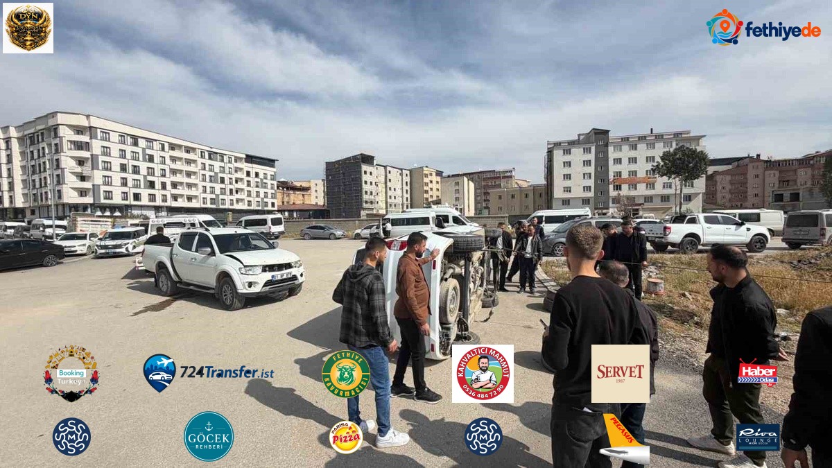 Yüksekova'da iki araç çarpıştı, 1 yaralı hastaneye kaldırıldı