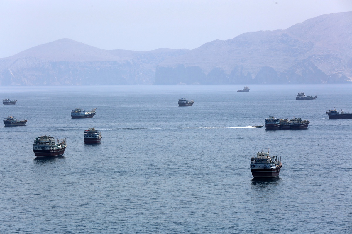 Hürmüz'de bir tanker daha mayına çarpıp alev aldı! İran: Uyarıları dinlemedi, yasak rotaya girdi