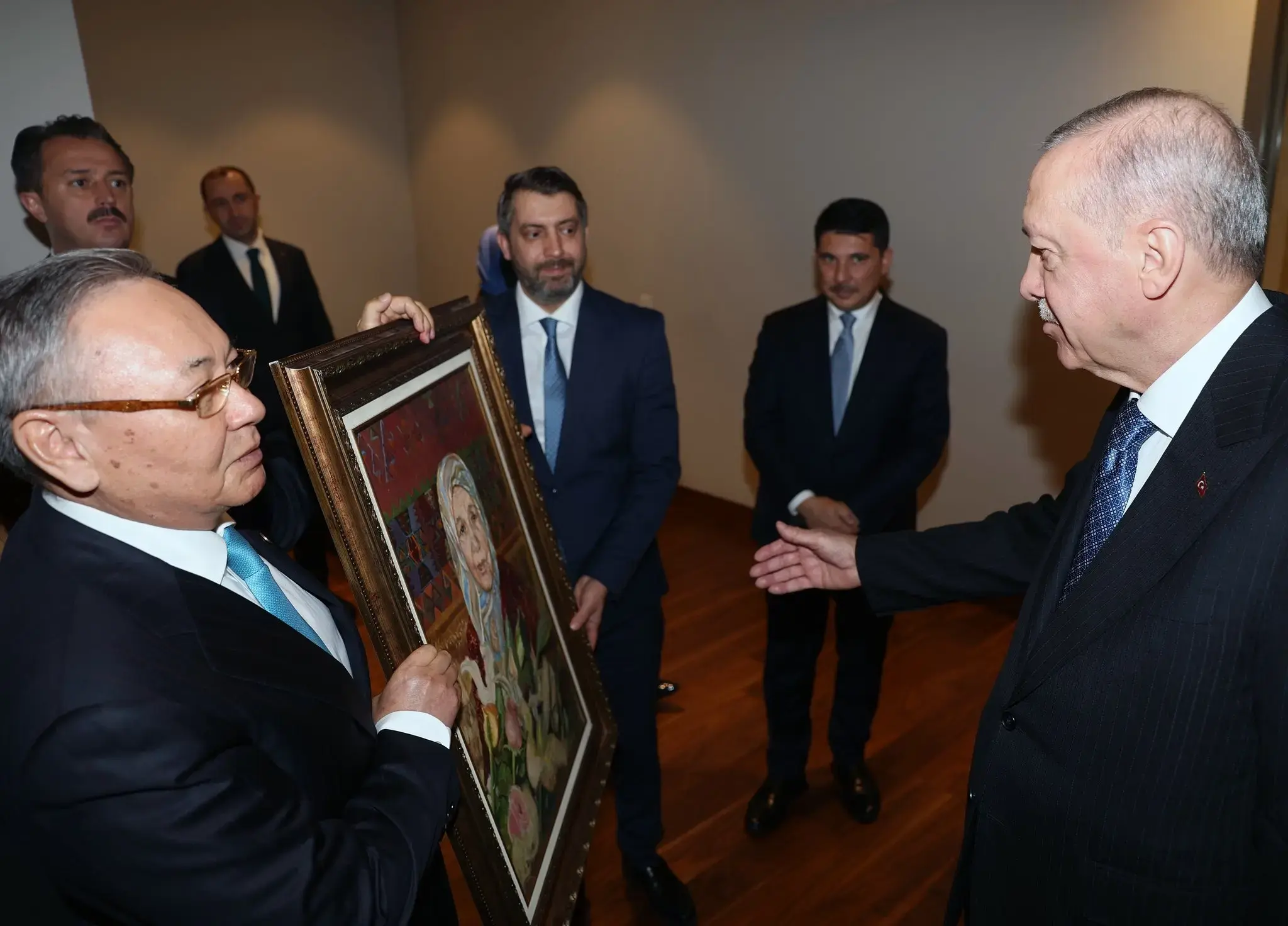 'Kurultay Fenomeni' kitabı, Cumhurbaşkanı Erdoğan'a takdim edildi