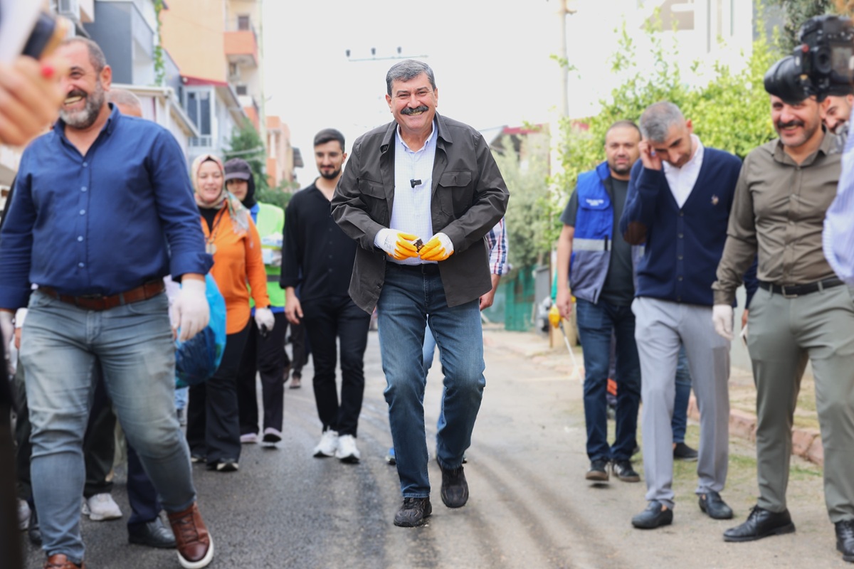 Toroslar’da Temizlik Seferberliği: Başkan Abdurrahman Yıldız Ekiplerle Sahada