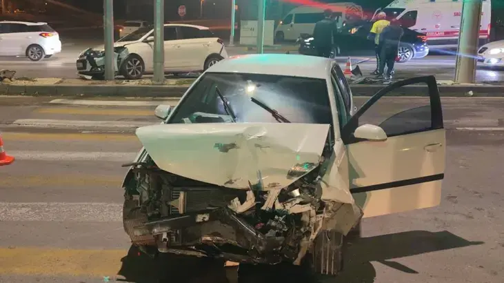 Aksaray’da feci kaza! 4 araç birbirine girdi: 3 yaralı