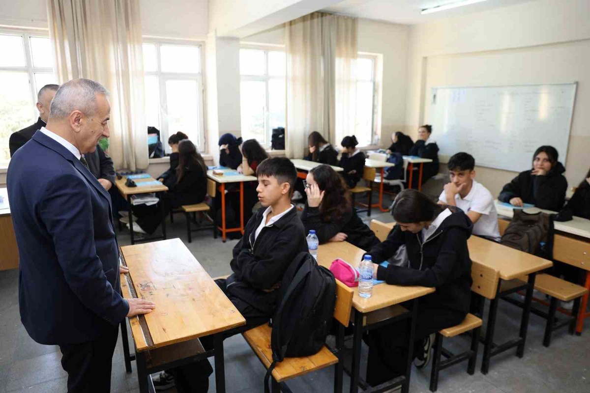Karabük İl Milli Eğitim Müdürü Akbaş, meslek lisesi öğrencileriyle buluştu