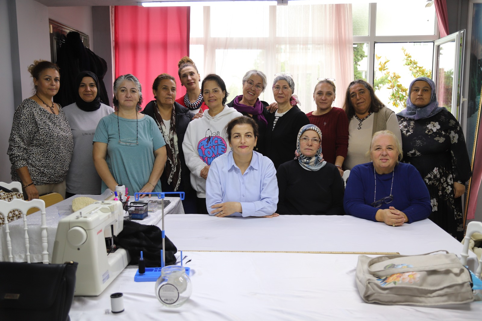 [BELEDIYE · Tekirdağ · Marmaraereğlisi] SULTANKÖY EL EMEĞİ MERKEZİ’NDE KADINLAR HEM ÖĞRENİYOR HEM ÜRETİYOR | T.C. Marmaraereğlisi Belediyesi Resmi Web Sitesi