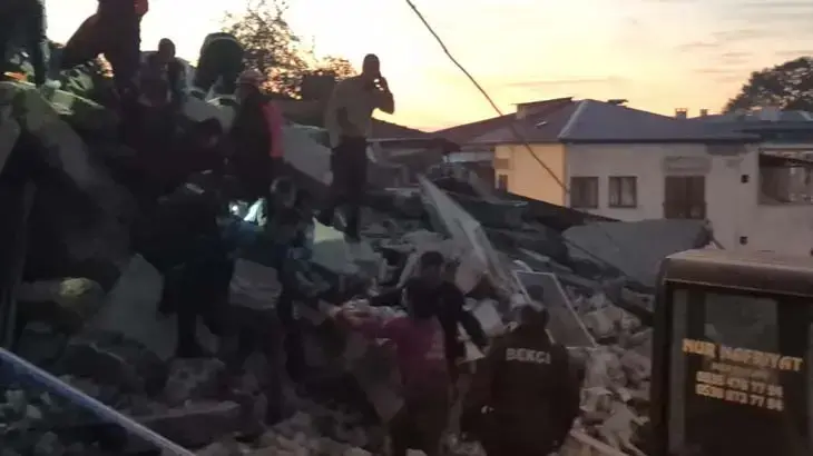 Zonguldak'ta bina çöktü: 1 ölü