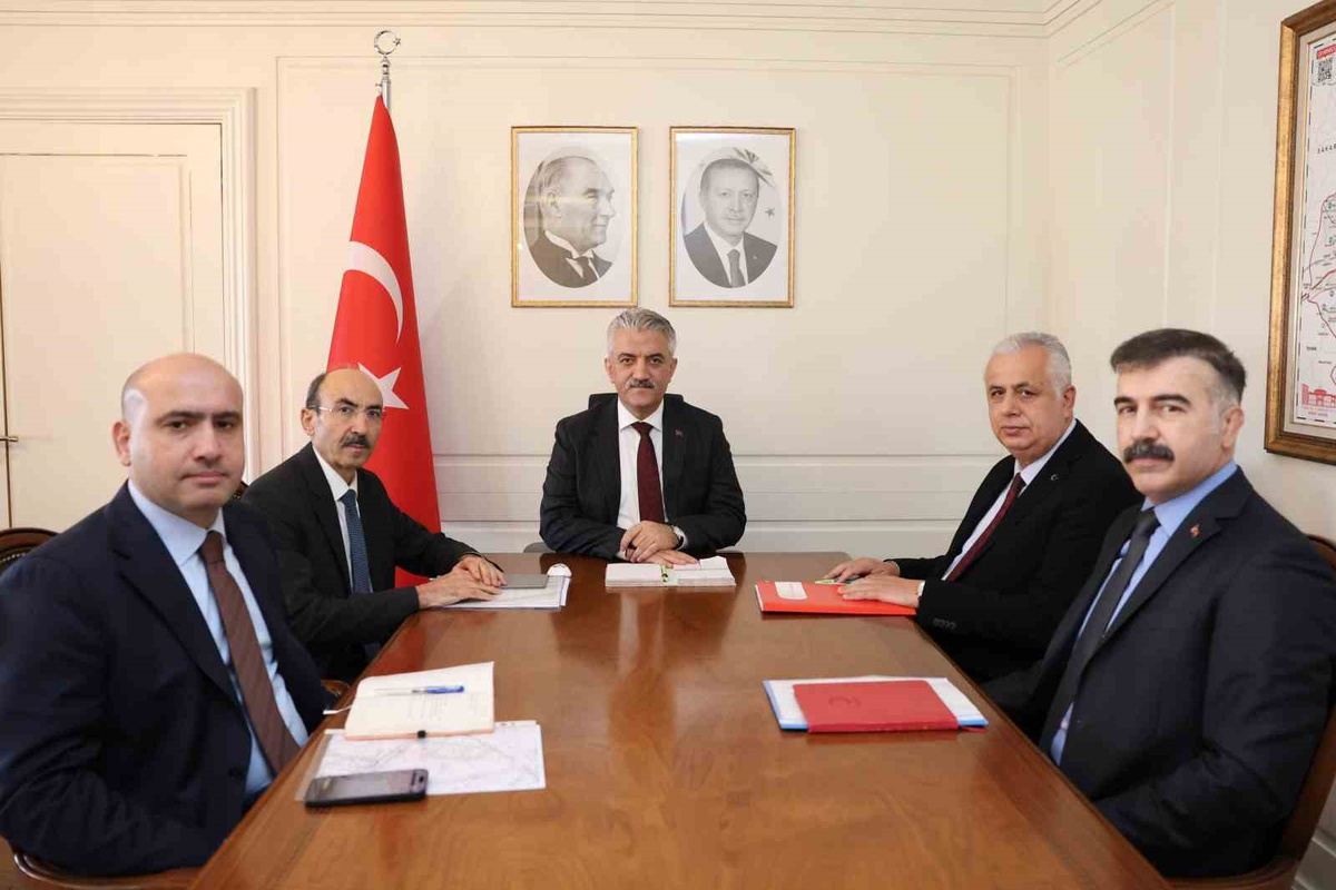 Düzce Valisi Makas başkanlığındaki haftalık toplantıda projeler ele alındı