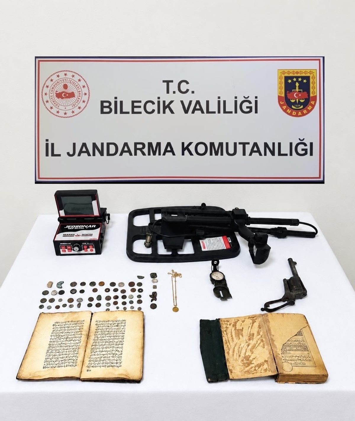 Bilecik Bozüyük'te jandarma operasyonunda 51 sikke ele geçirildi