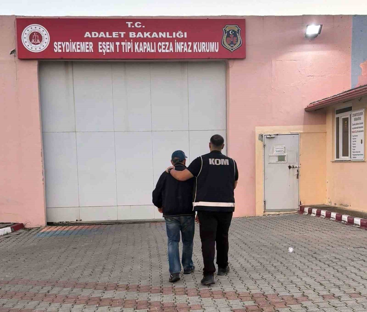 FETÖ üyeliğinden 6 yıl 3 ay hapis cezası kesinleşen H.C.T. Fethiye'de yakalandı