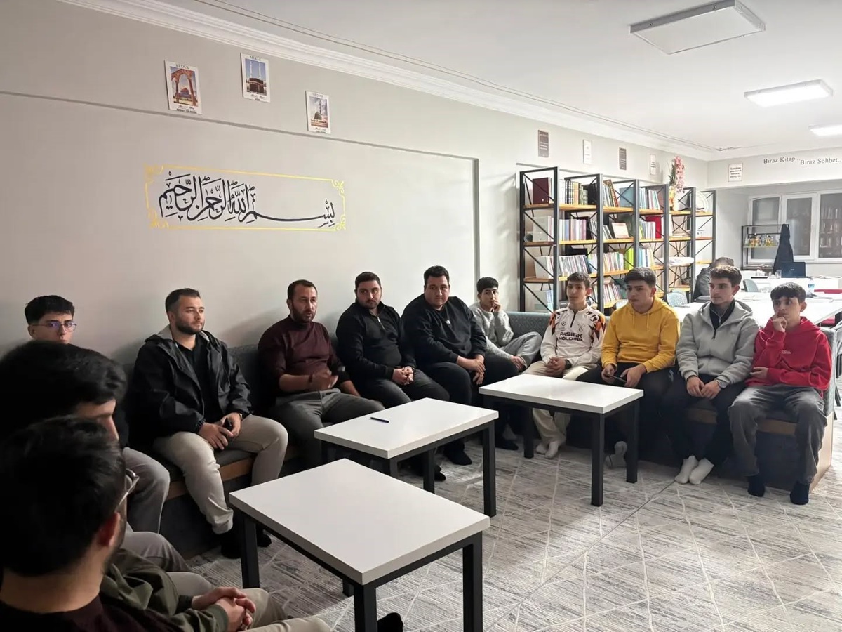 Bayburt Müftülüğü Gençlik Merkezinde Aliya İzzetbegoviç için anma programı düzenlendi