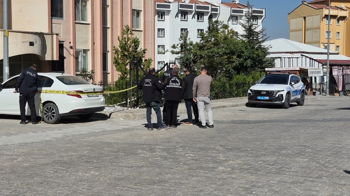 Malatya'da uzaklaştırma kararlı koca dehşeti! 61 yaşındaki Perihan Akbulut, sokak ortasında 8 bıçak darbesiyle öldürüldü