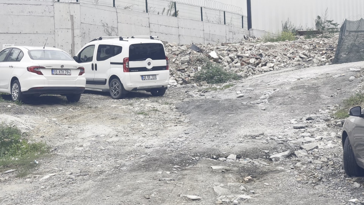 Büyükçekmece'deki rezidans saldırısının şüphelisi, otomobilinde vurulmuş halde ölü bulundu! 3 kişi aranıyor
