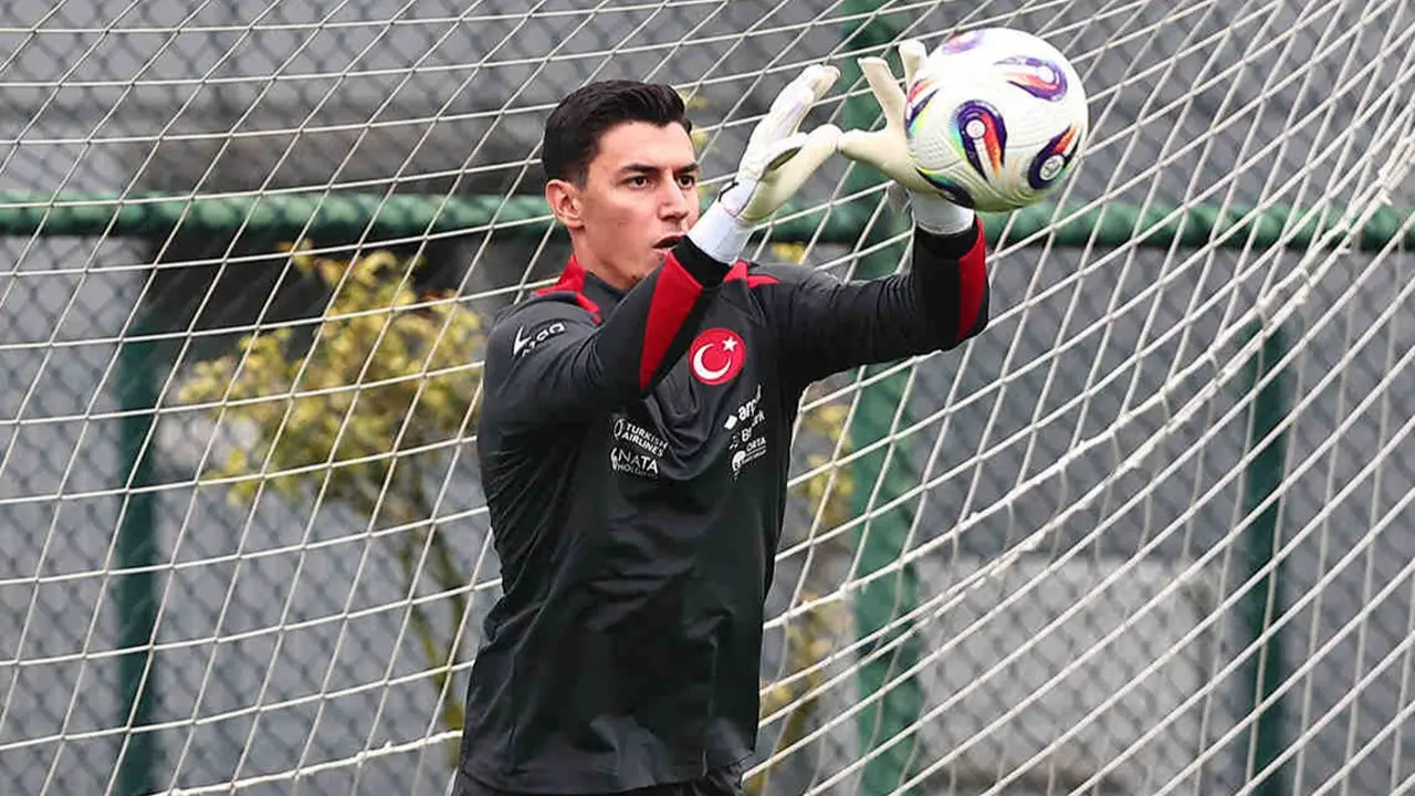 Sergen Yalçın'dan Berke Özer açıklaması! 'Onu A Milli Takım'a kazandırmak sorumluluğumuz'
