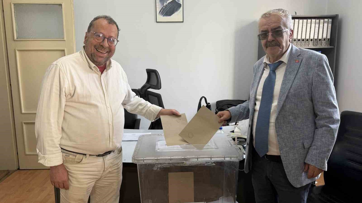 Edremit Ticaret Borsası'nda Özkan Kostak tek listeyle başkanlığa aday oldu