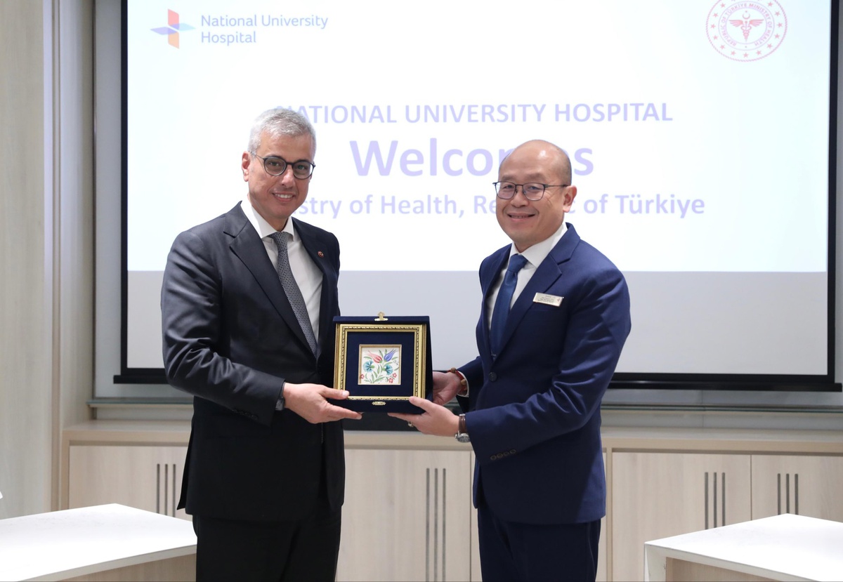 Bakan Memişoğlu, Singapur Ulusal Üniversite Hastanesi'nde wellness sunumunu dinledi