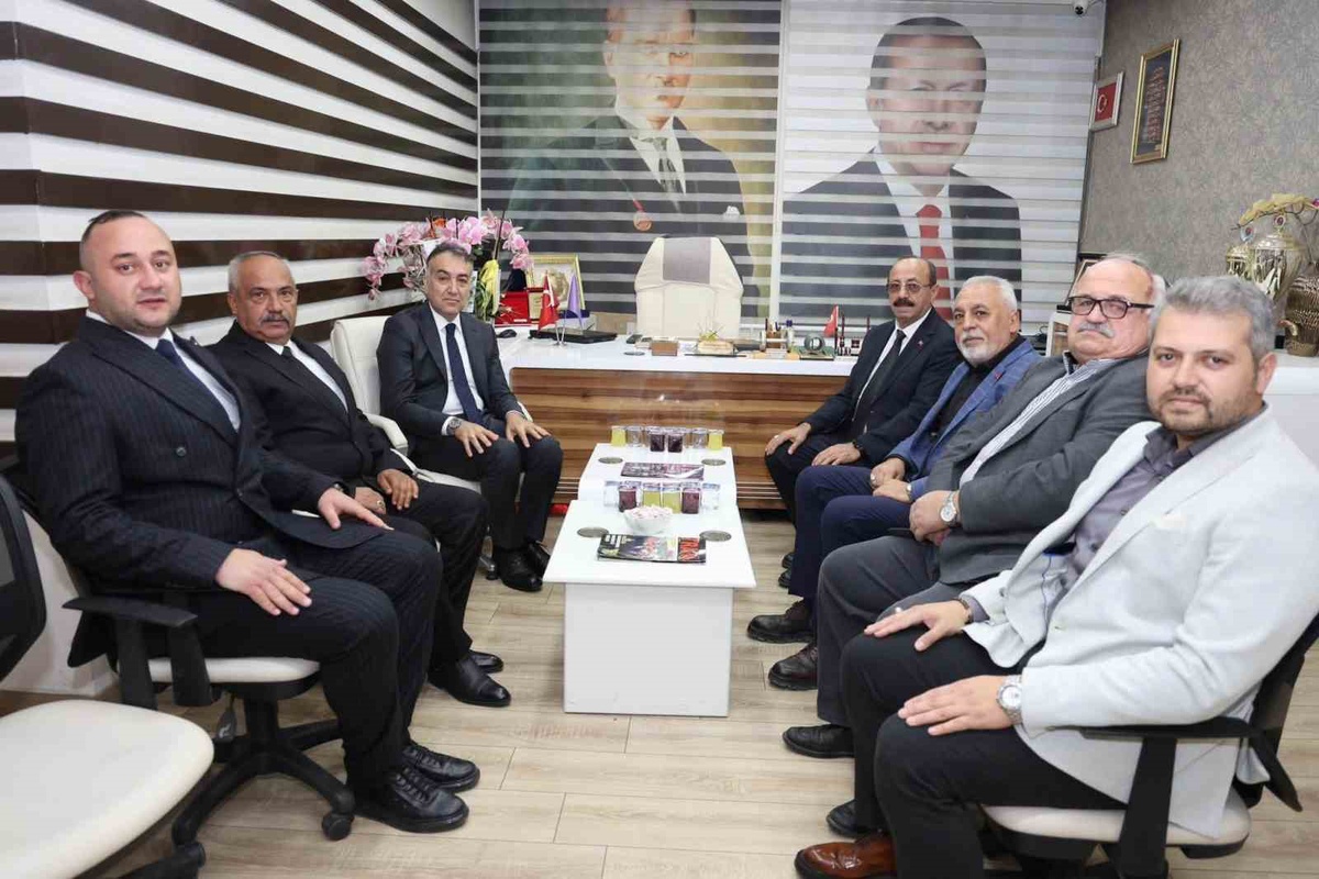 Karabük Valisi Çağatay, esnafın sorunlarını Esnaf Odaları Birliğinde dinledi