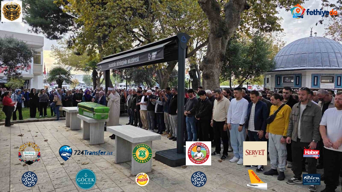 Bandırma'da tır dorsesine çarpan 30 yaşındaki motokurye toprağa verildi