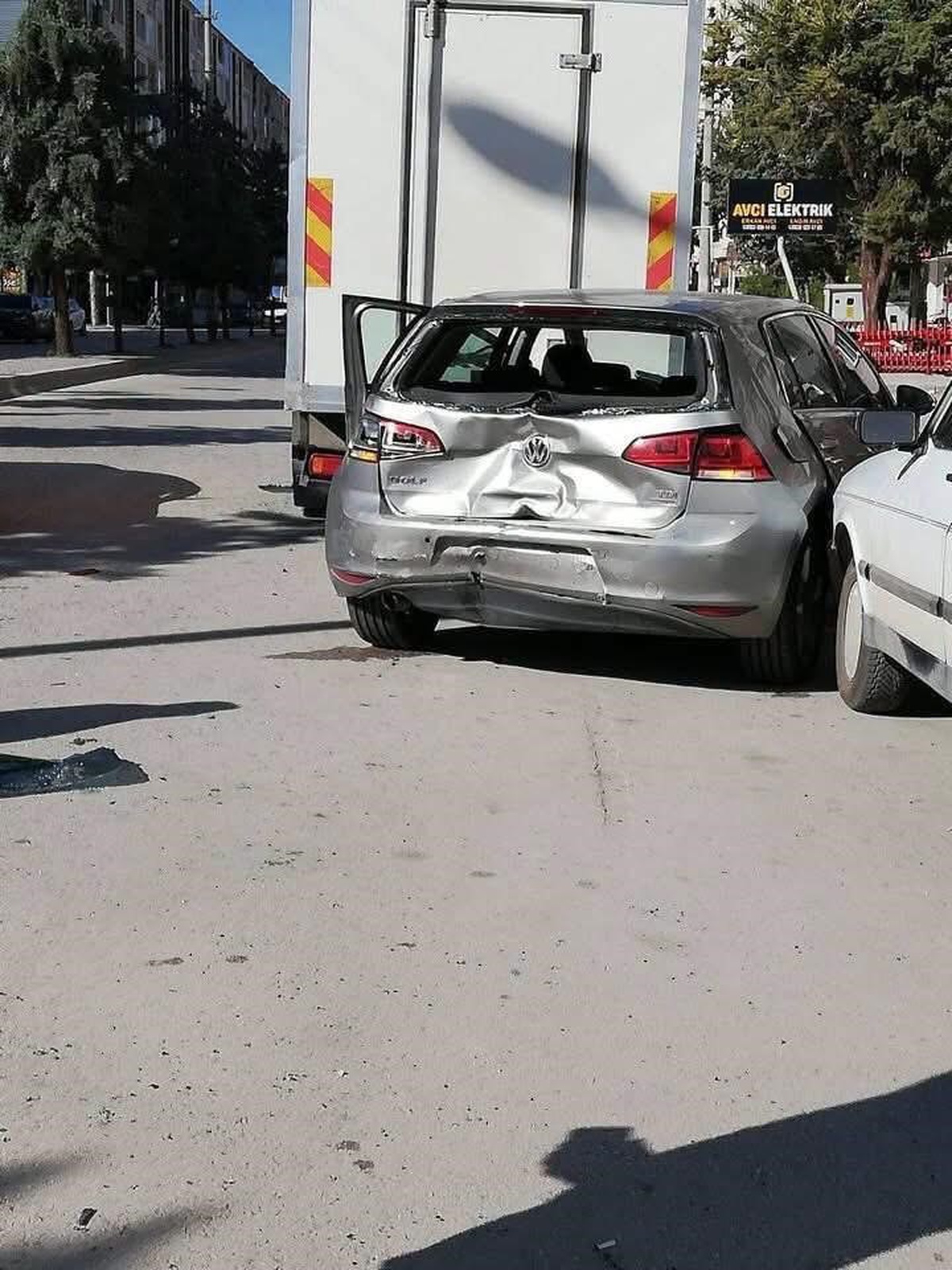 Konya'nın Ereğli ilçesinde 4 aracın karıştığı zincirleme kazada 3 kişi yaralandı