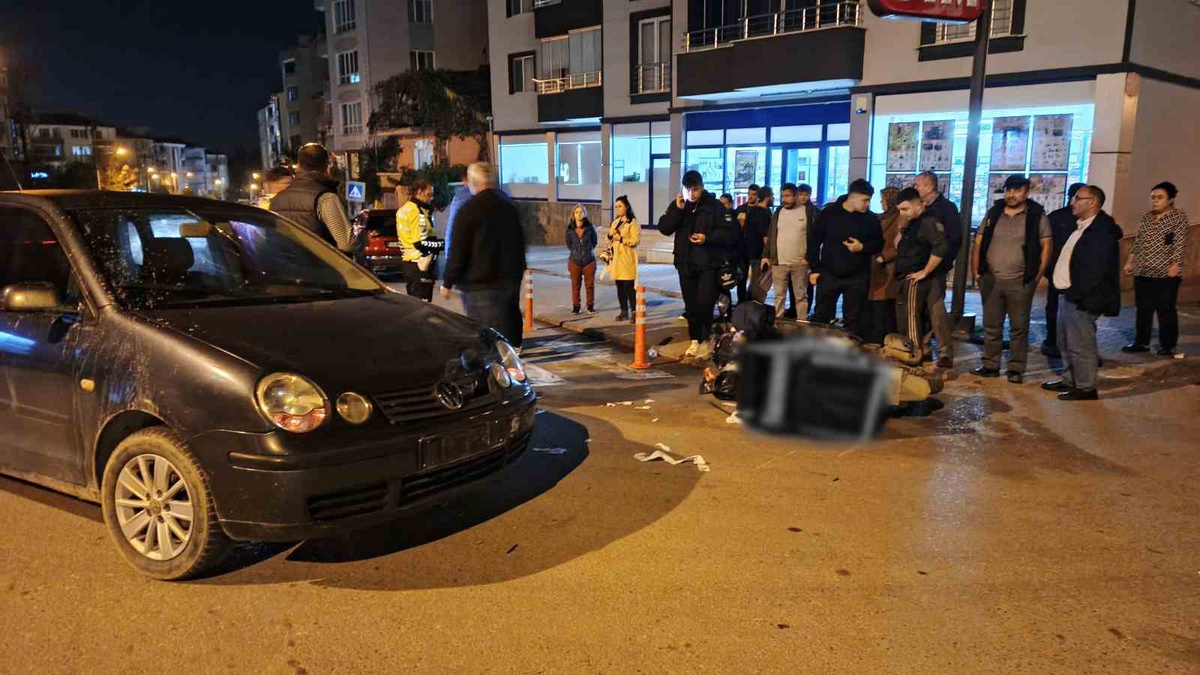 Bafra’da otomobilin çarptığı kurye yaralandı