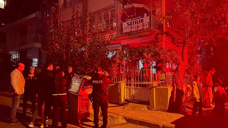 Mersin'de zemini çöken bina tahliye edildi! 'Yağmur suları toprağı boşalttı'
