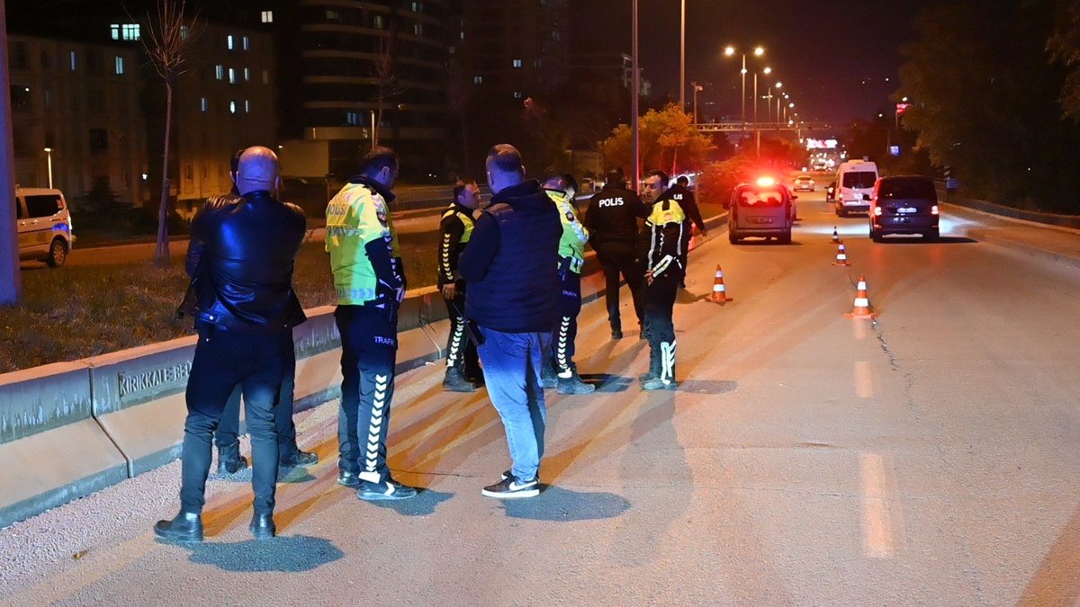 Kırıkkale'de hafif ticari aracın çarptığı yaya hastanede hayatını kaybetti
