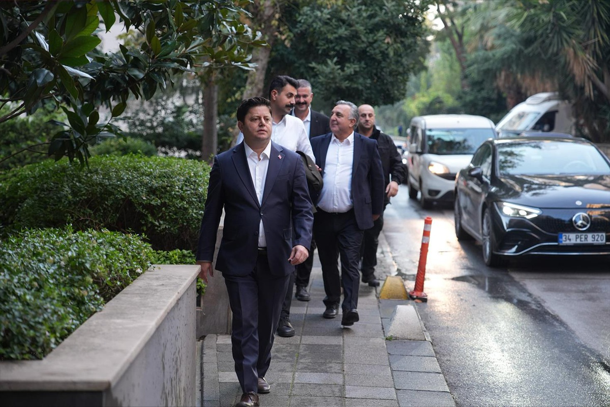 Kadıköy Belediye Başkanı Mesut Kösedağı Yeni Parti'ye katıldı