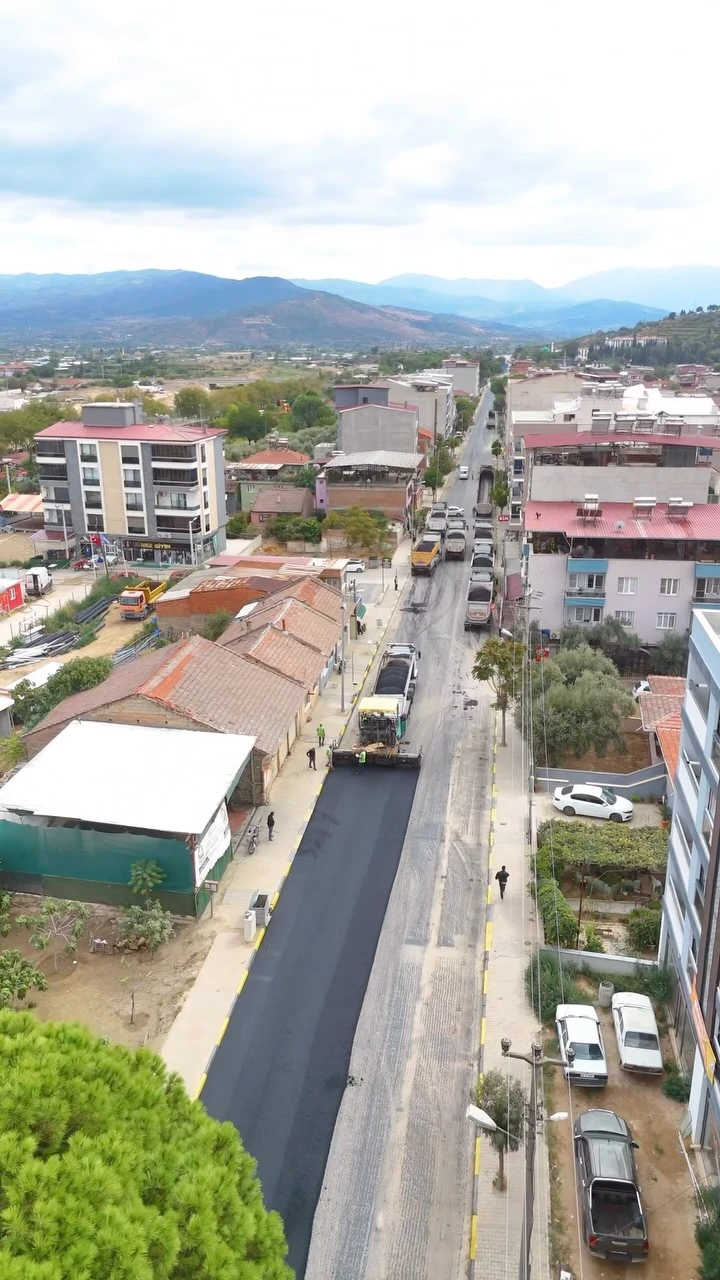[BELEDIYE · İzmir · Kiraz] Menderes Caddesi’nde İkinci Kat Sıcak Asfalt Serimi Başladı