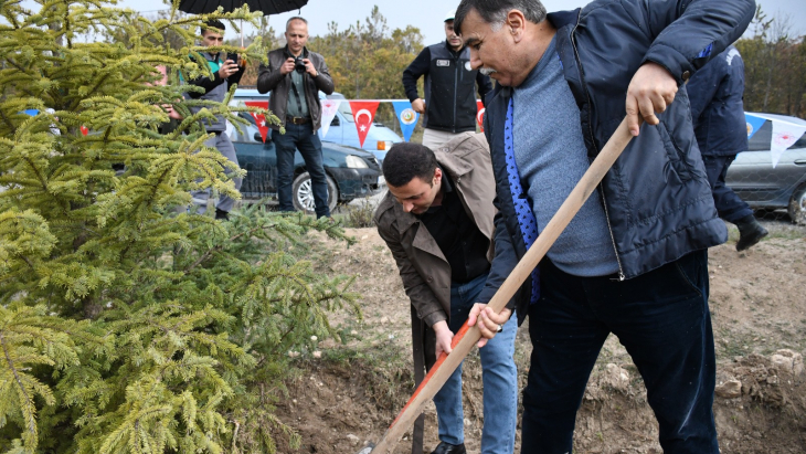 [BELEDIYE · Kütahya · Emet] Milli Ağaçlandırma Günü’nde Emet’te 300 Fidan Toprakla Buluştu