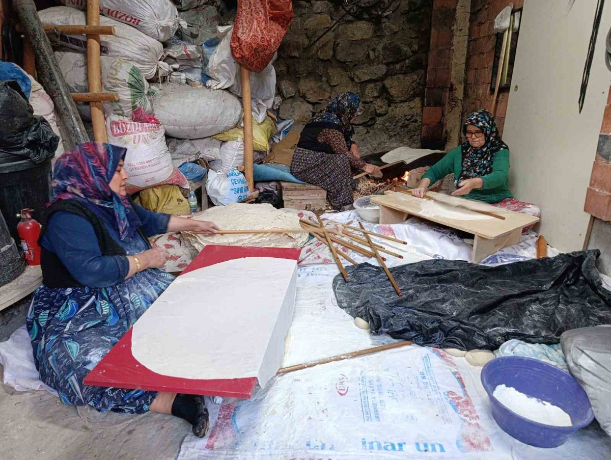 Yozgat Çekerek'te kadınların imece usulü yaptığı yufka ekmek 1,5 yıla kadar dayanıyor